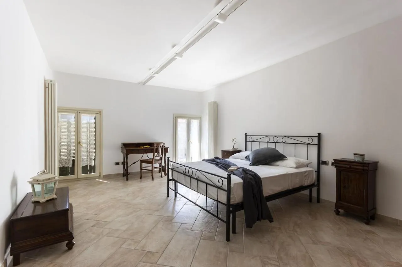 Grace Apartment - Smart Holiday Mantua 0*,  İtalya
